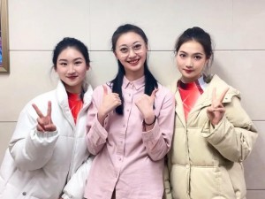 公车系强女奷校花雪柔 公车系强女奷校花雪柔：她的羞耻行为被拍